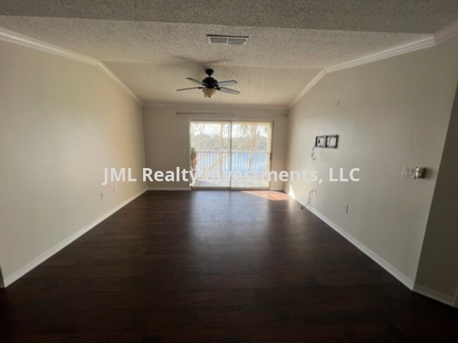 Building Photo - 3 bedroom lake front condo at the Villas a...