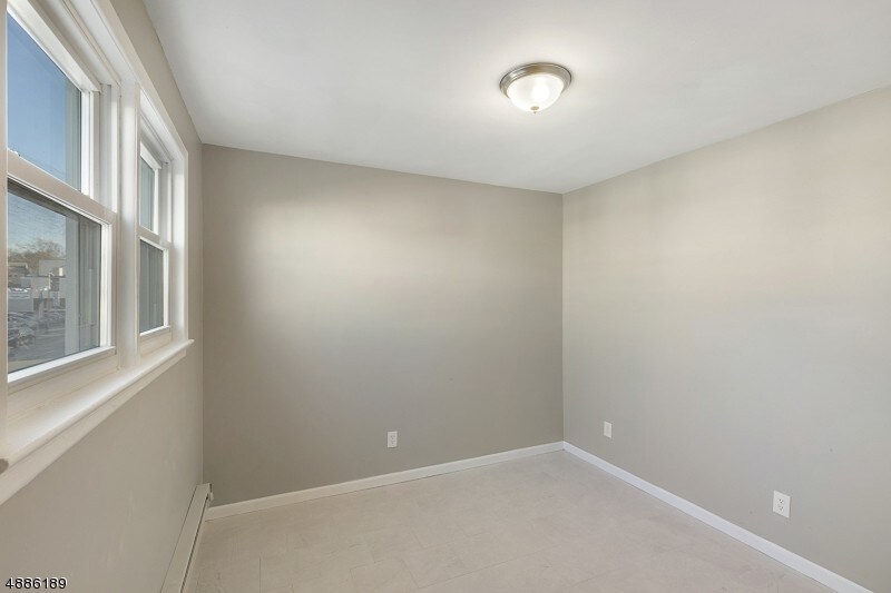 Foto del edificio - 402 Bloomfield Ave