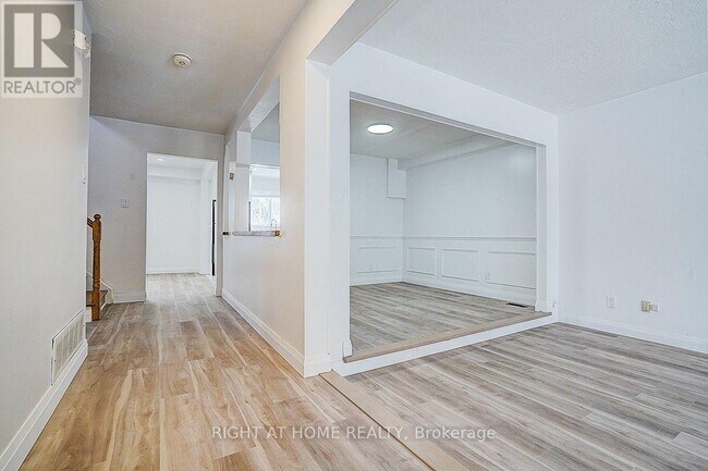 Building Photo - 35 Snowshoe Crescent
