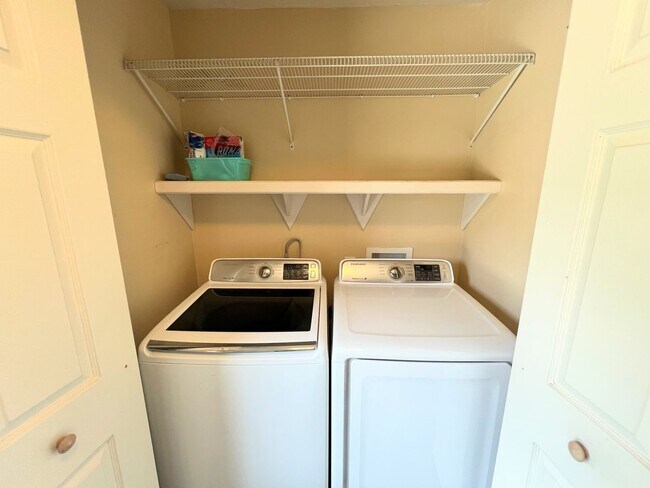 Foto del edificio - Fenced home close to FLW!