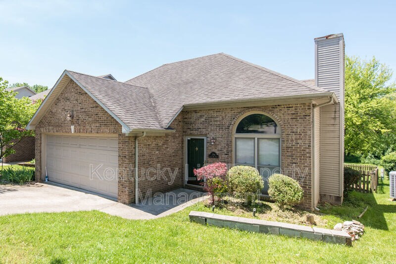 Primary Photo - 296 Forest Hill Dr