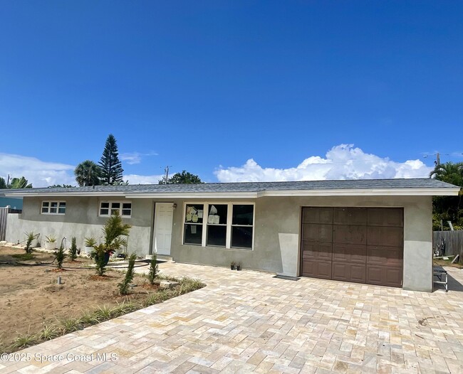 Building Photo - 620 Poinsetta Dr