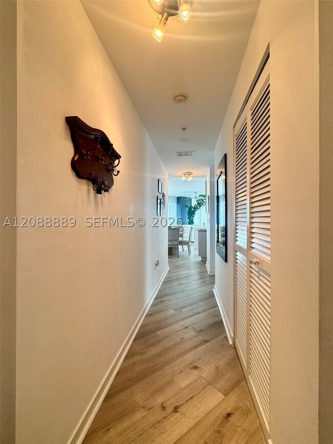 Foto del edificio - 1111 SW 1st St