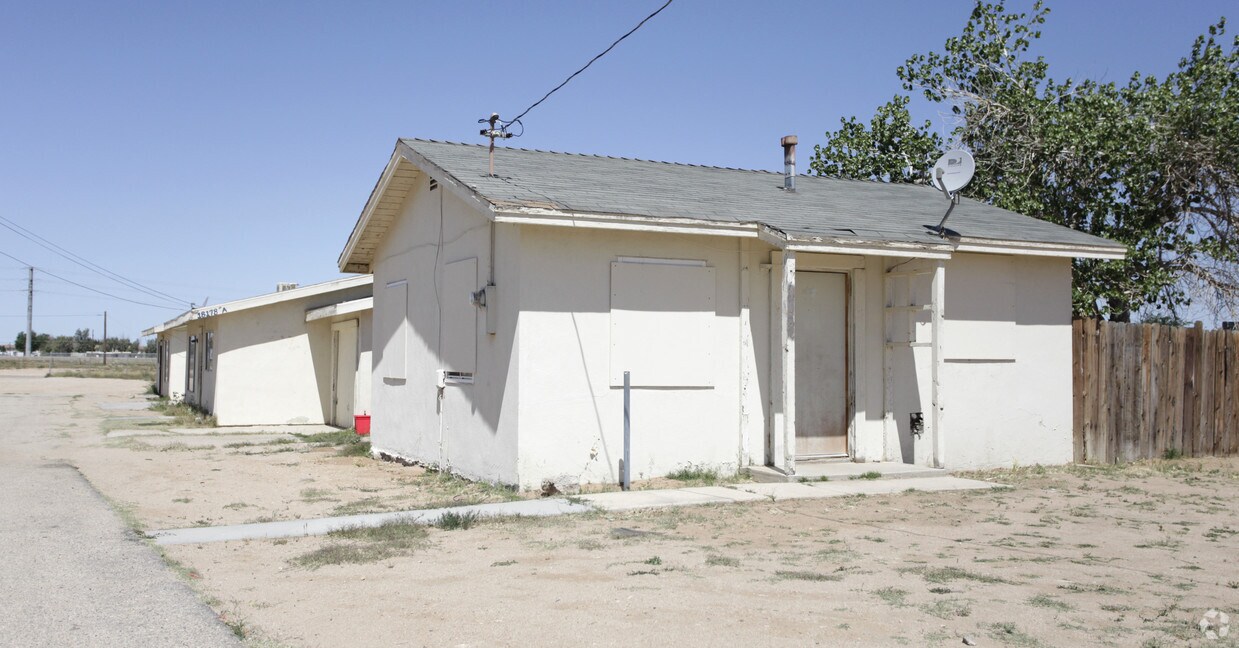 Foto del edificio - 18164 Jonathan St