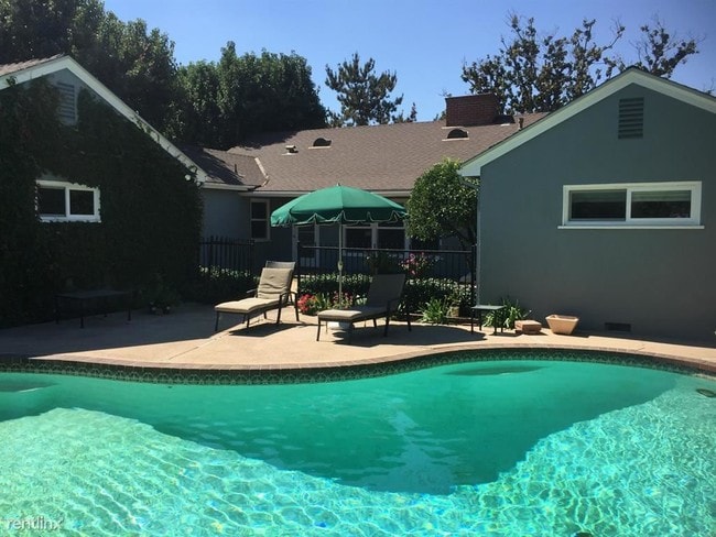 Building Photo - 2 br, 3 bath House - 600 Magnolia Dr