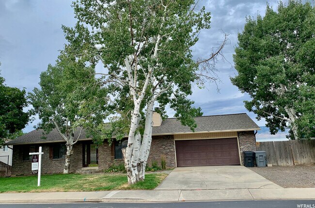 Building Photo - 1708 East Blackhawk Drive