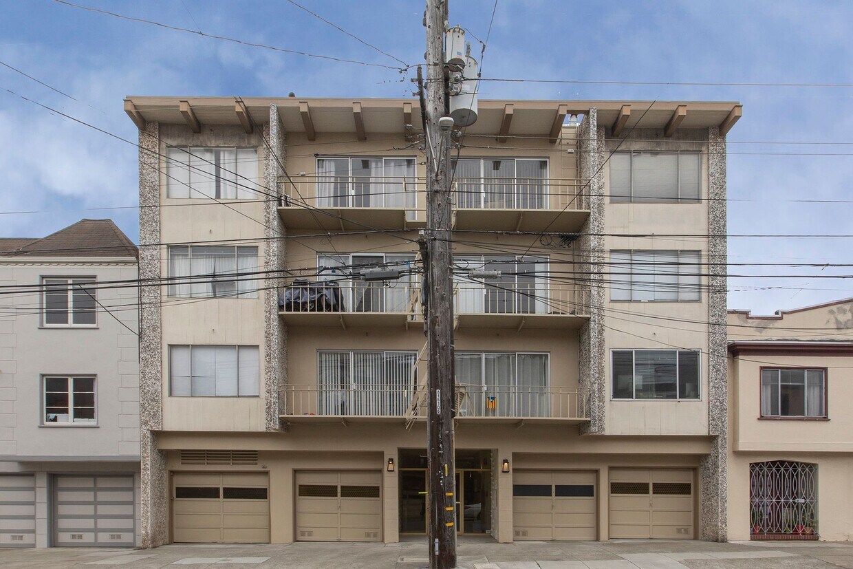 Primary Photo - Inner Sunset: 2 Bed 1 Bath Apartment w/ Op...
