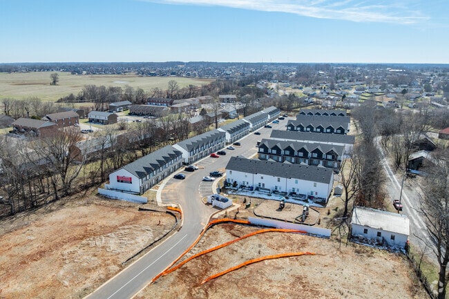 Building Photo - Highland Oaks