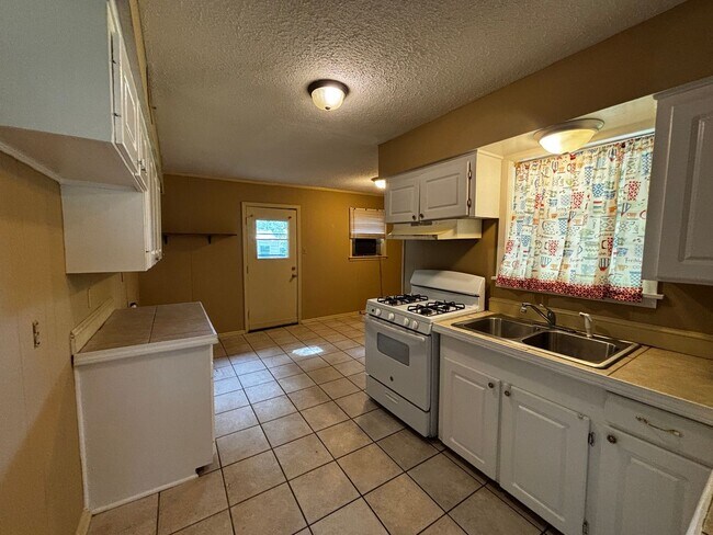 Foto del edificio - 214 Pecan Park Dr
