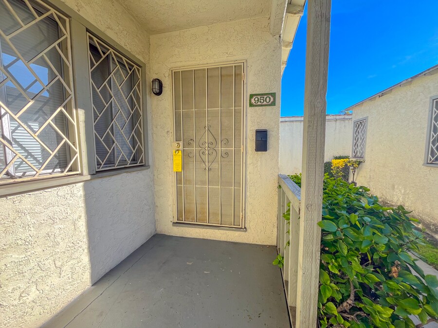 Primary Photo - 950 N Eucalyptus Ave