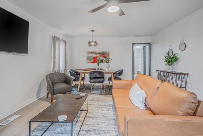 Building Photo - Furnished for lease!