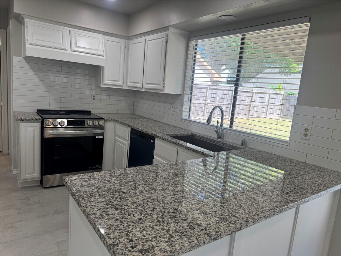 Foto principal - 8110 Green Devon Dr