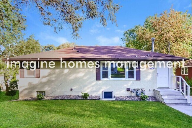 Foto del edificio - Charming 3 Bedroom Duplex in Maple Grove