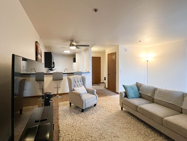 Foto del edificio - 1170 Denali St