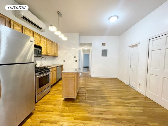 Foto del edificio - 135 Putnam Ave