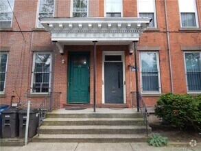 Building Photo - 28 Lyon St