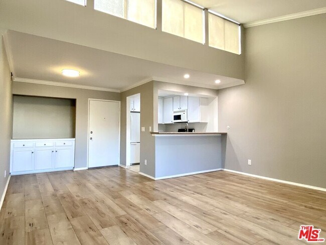 Building Photo - 5325 Newcastle Ave