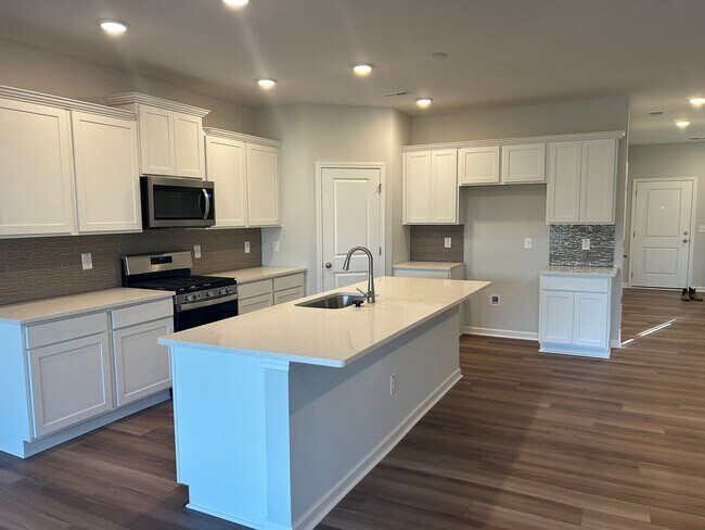 Foto del edificio - Spacious 3BR Townhome in Durham Near RTP, RDU & Downtown