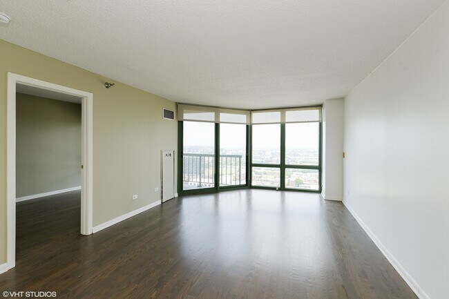 Building Photo - 111 W Maple St