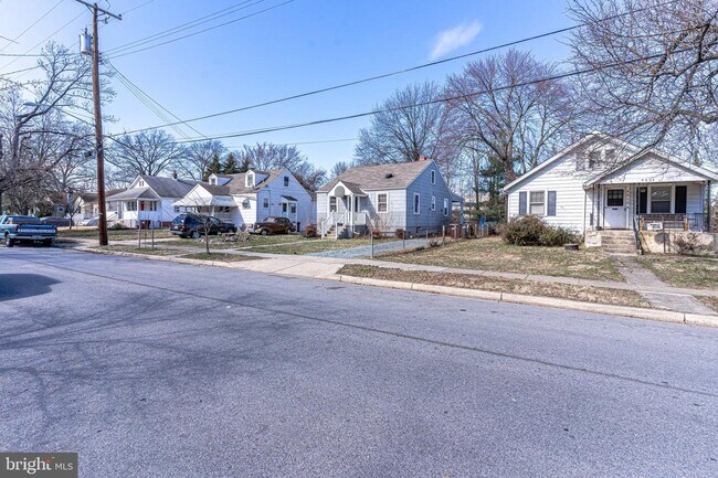 Foto del edificio - 4912 Tuckerman St