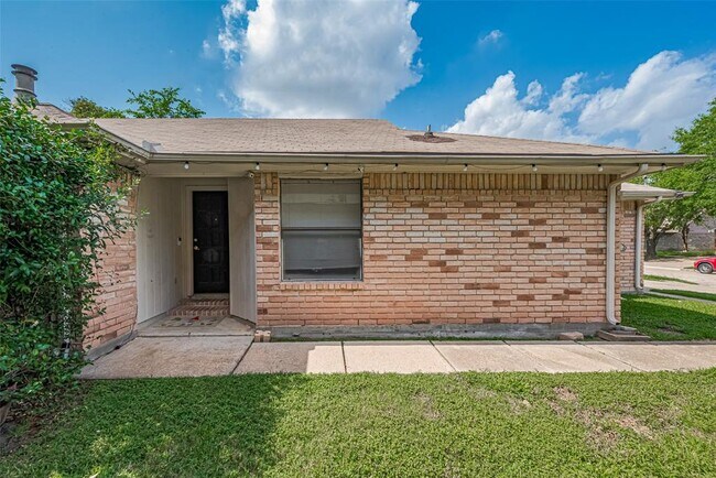 Foto del edificio - 9302 Bristlebrook Dr