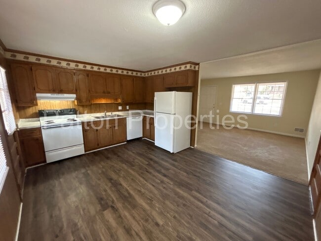 Building Photo - Oak Grove Community