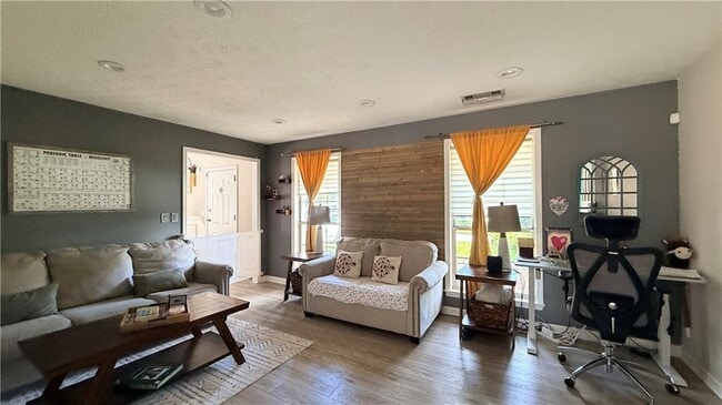 Foto del edificio - 100 Taylors Spring Ct