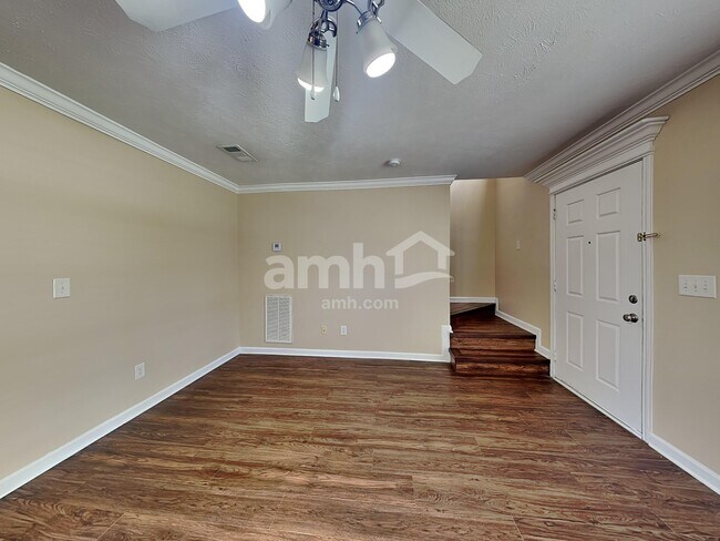 Foto del edificio - 3129 Skinner Dr