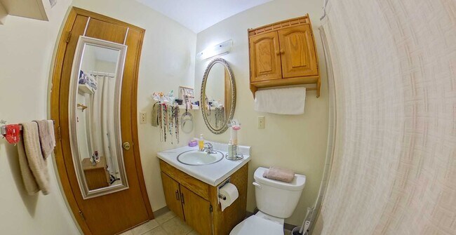 Building Photo - 3D Tour Available - Cozy Two Bedroom + Law...