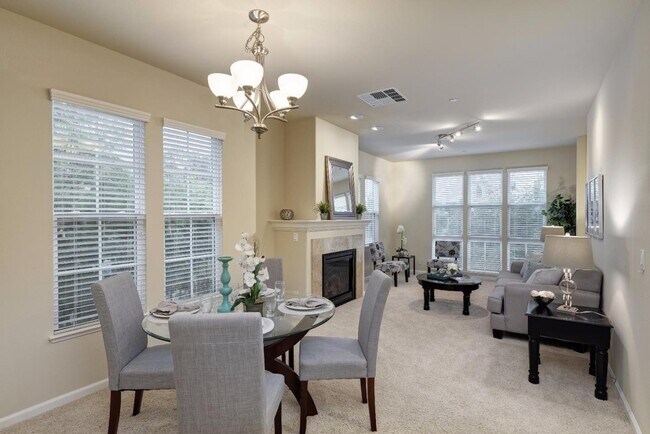 Foto del edificio - 400 Toyama Dr