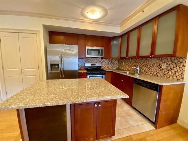 Building Photo - 1689 E 21st St