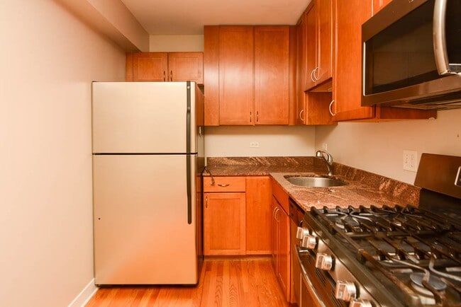 Building Photo - 650 W Wrightwood Ave
