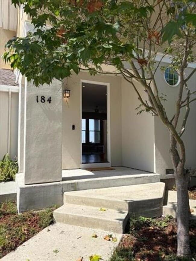 Building Photo - 184 Cypress Park