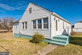 Building Photo - 4870 Calvert Dr