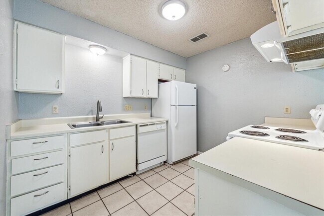Foto del edificio - 7603 St Amant Pl