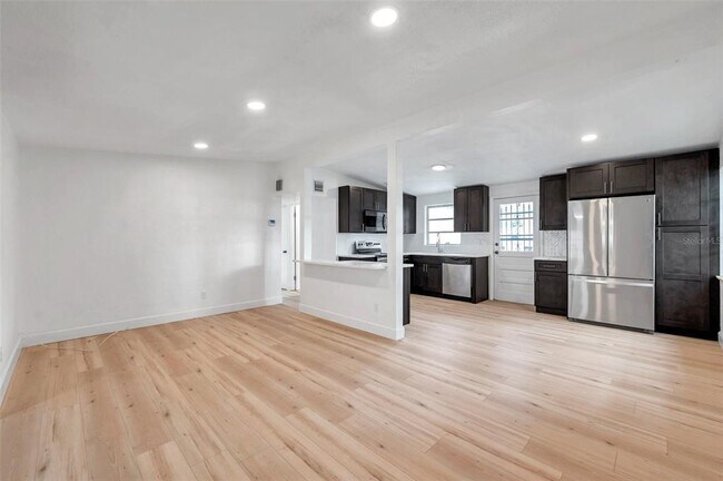 Building Photo - 209 Southeast Jefferson Cir N