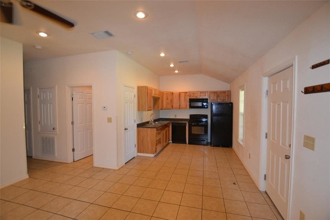 Building Photo - 253 Old Groveton Rd