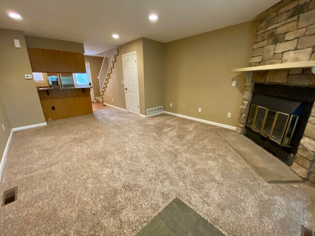 Building Photo - 10848 Victorian Dr
