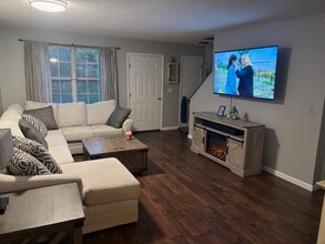 Building Photo - 745 Merrow Rd