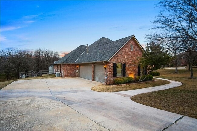 Building Photo - 9417 Forest Dale Dr