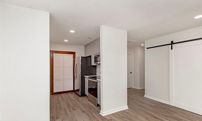 Foto del edificio - 477 Highland Creek Pkwy