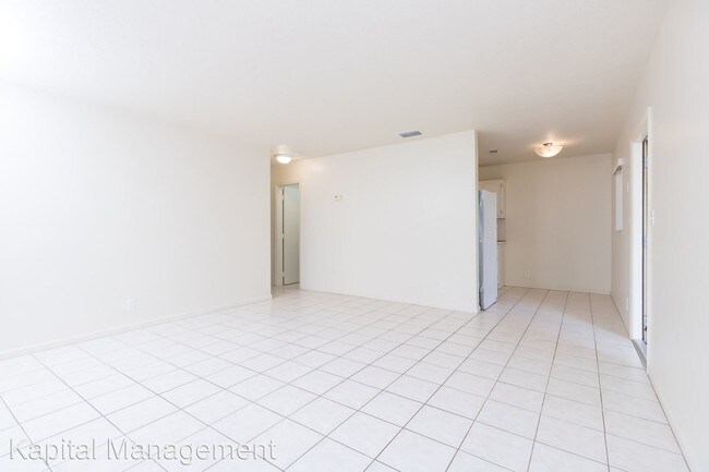 Foto del edificio - 8900 NW 38th Dr