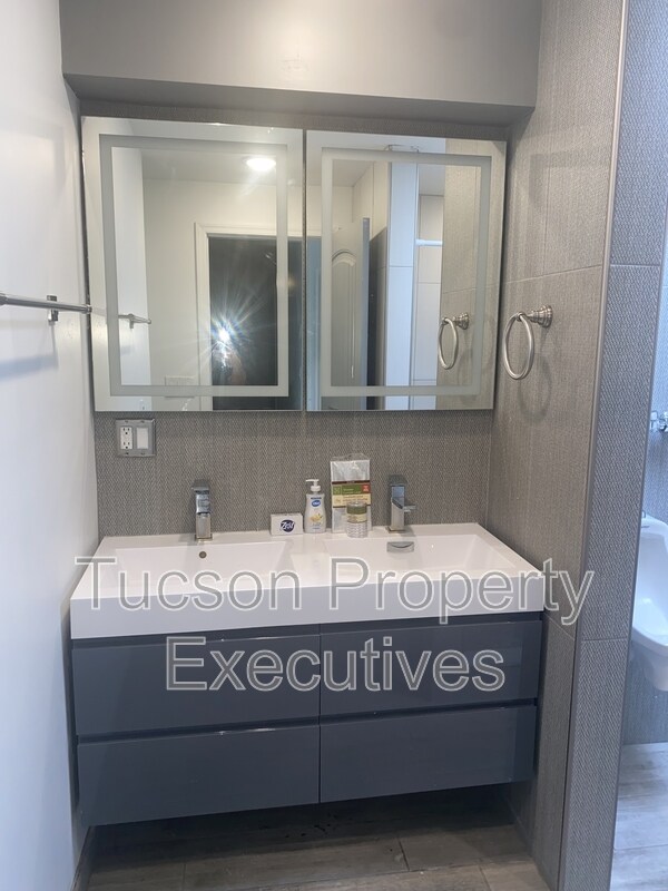Foto del edificio - 1421 E Drachman St