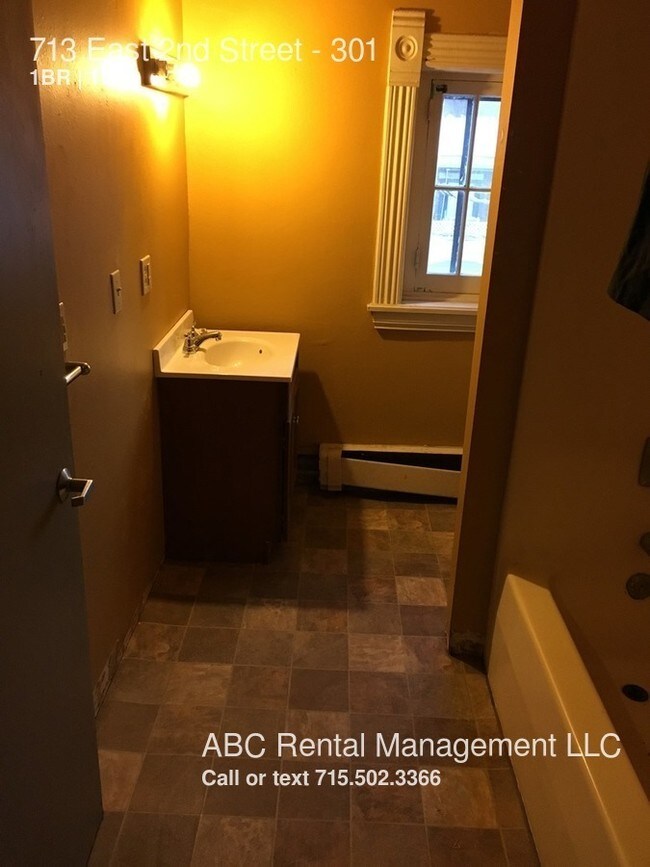 Foto del edificio - 713 E 2nd St