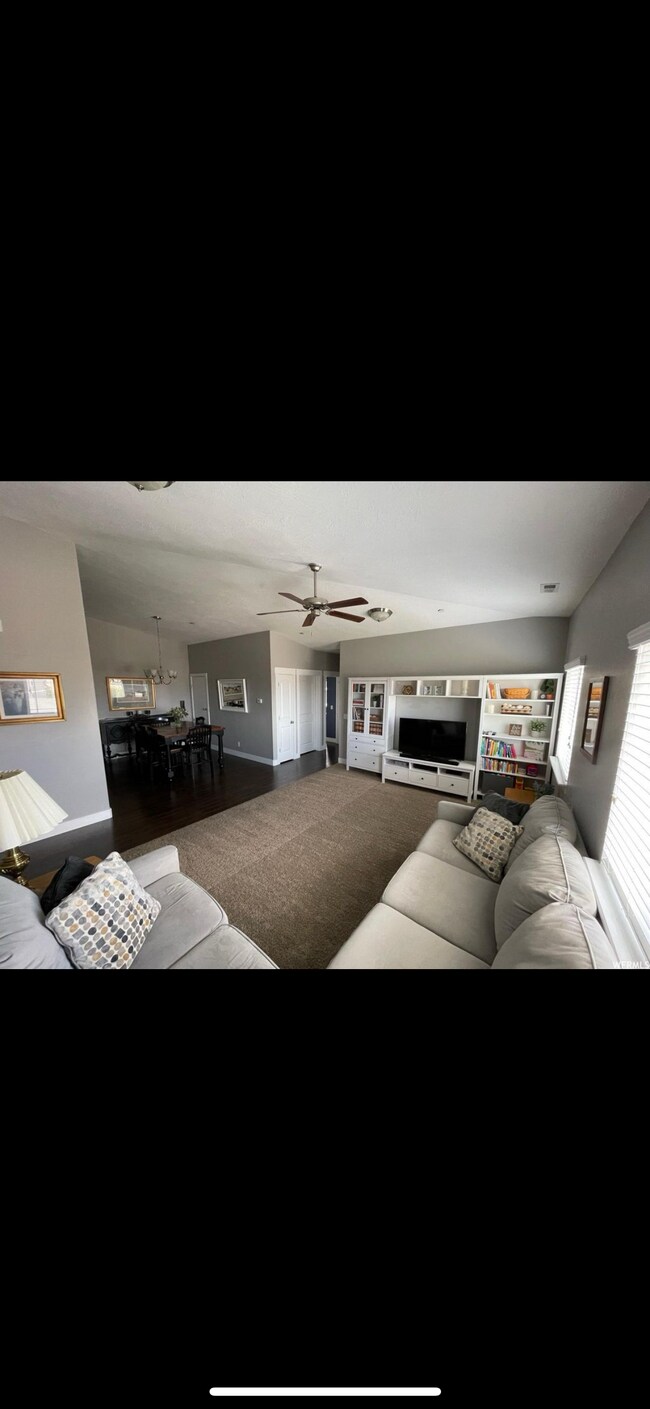 Foto del edificio - 1951 N Crest Rd