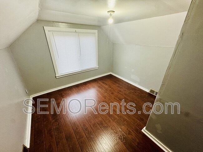 Foto del edificio - 301 S Spring St