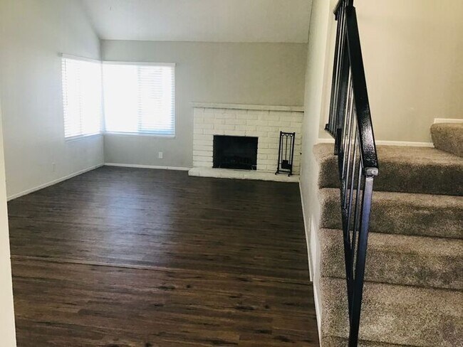 Building Photo - Spacious Camarillo 3 bedroom!