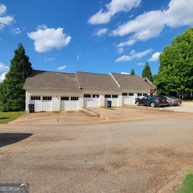 Foto del edificio - 1111 Surrey Ln