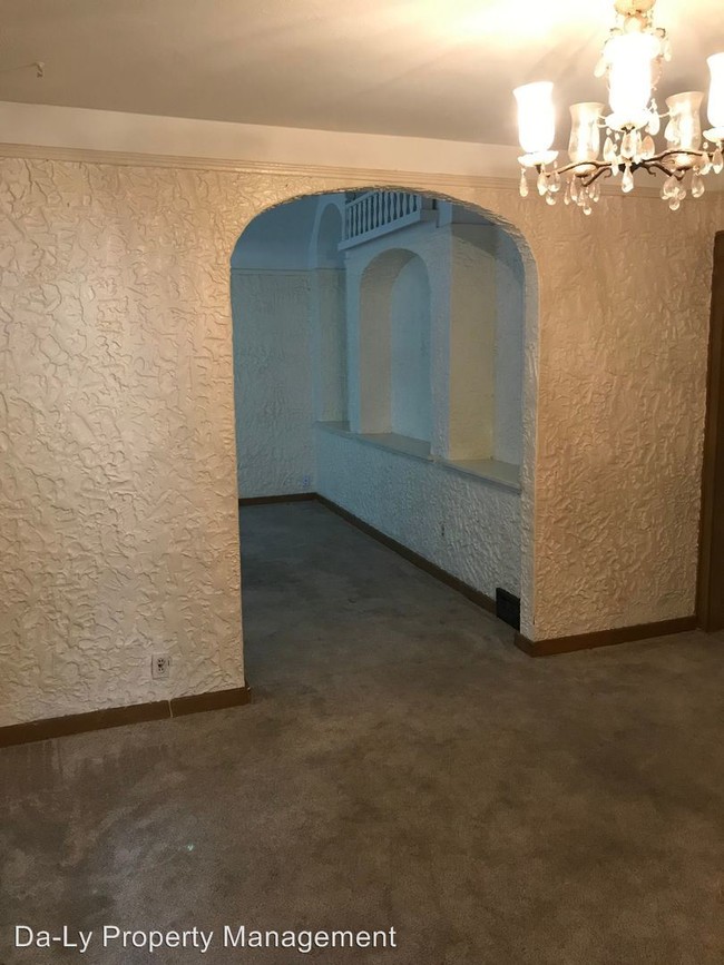 Foto del edificio - 3 br, 1.5 bath House - 2208 W. 1st St.
