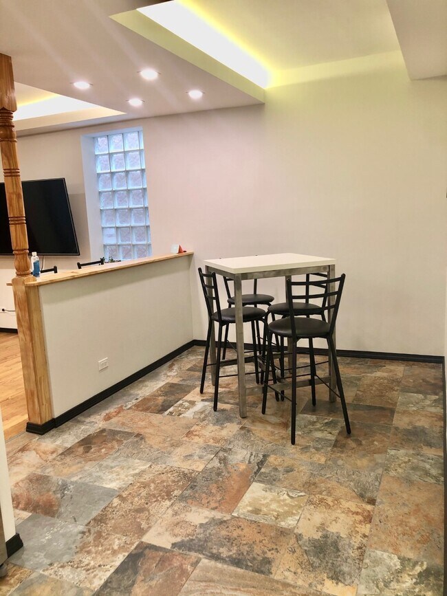 Foto del edificio - 1638 W Huron St